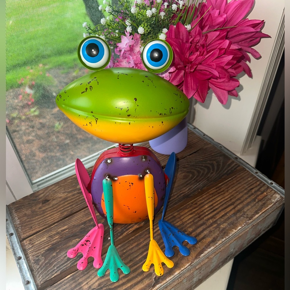 Colorful Iron Wobble Frog Figurine/NWT- Indoor/Outdoor